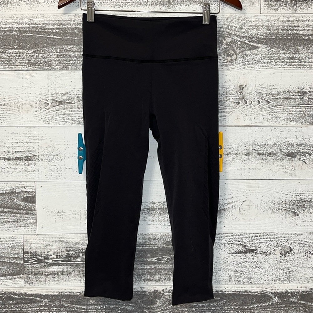 Lululemon Capri/Crop High Rise Laser Cut Leggings/Running Tights Sz M Black GUC